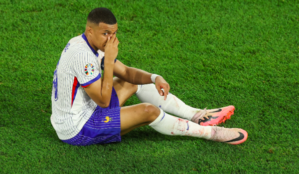 mbappe-breaks-his-nose-early-and-says-goodbye-to-euro-2024